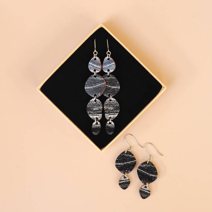 Boucles d'oreilles PATH durables en bois 18. Design finlandais. pour la vente par MILANKA JEWELRY