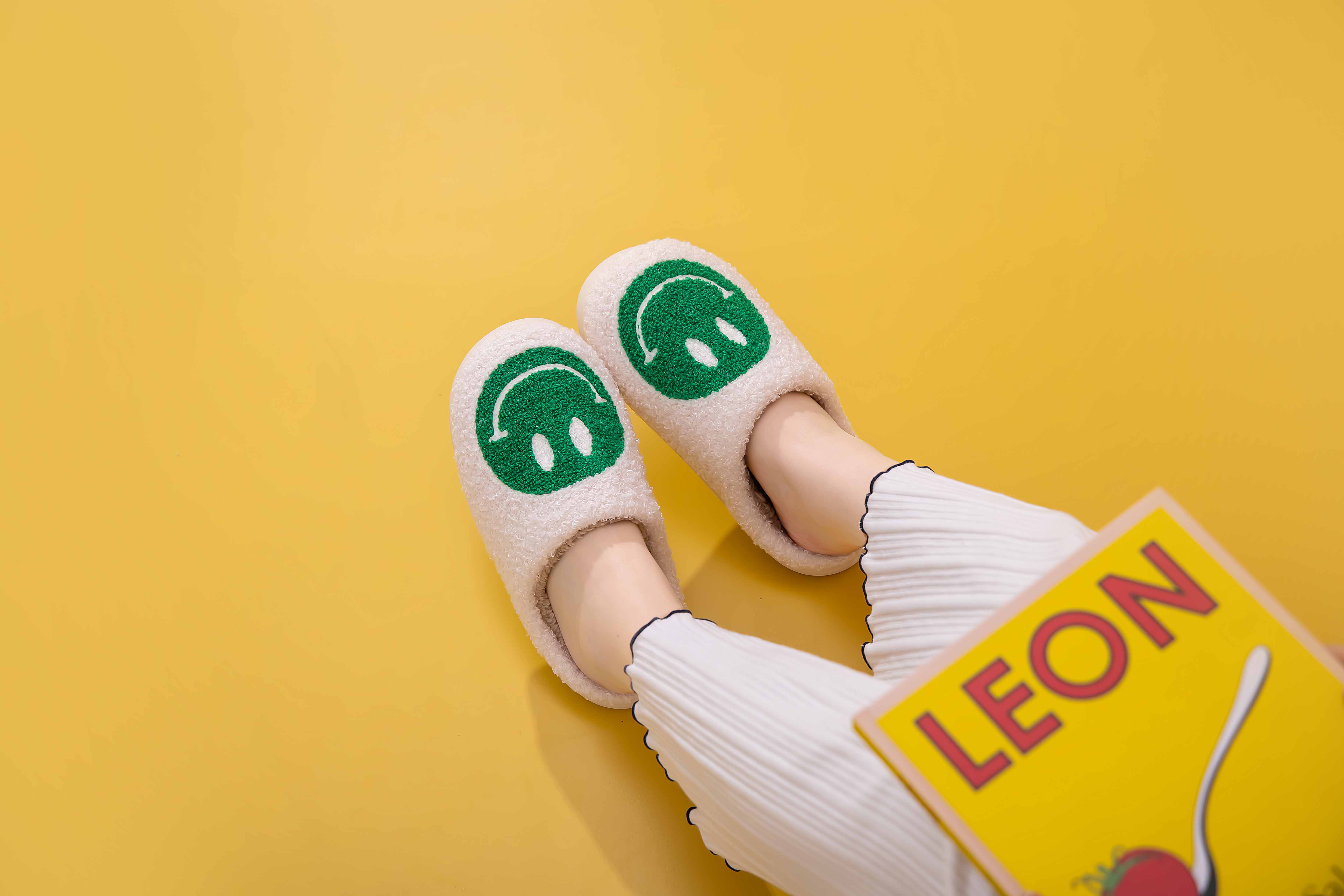 Shop Lev - Vente Chaussons – femme - Chaussons confort à semelle légère en fausse fourrure douce avec visage souriant pour adulte43