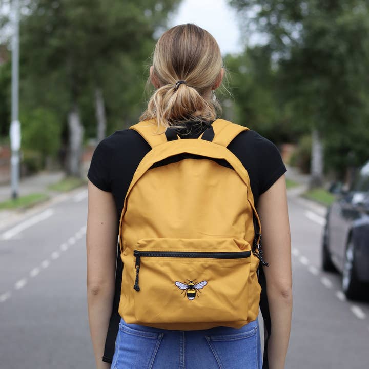 sac à dos bouteilles en plastique recyclé abeille pour la vente par Tommy & Lottie