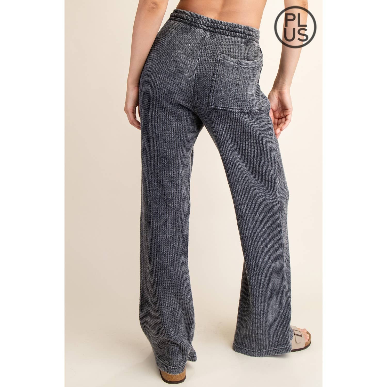 Rae Mode - Vente Pantalon de sport – femme - PANTALONS DE SURVÊTEMENT DROITS GAUFRÉS DÉLAVÉS AUX MINÉRAUX DE GRANDE TAILLE26