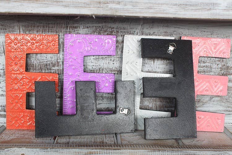 AWGifts Europe - Wholesale Decorative Tabletop Object - Letter "E" - Assorted Colours - 15cm0