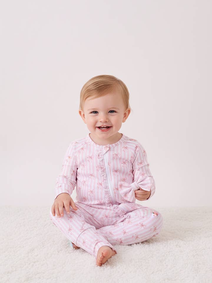 Premium blush strik met strepen bamboe romper voor wholesale door Mom & Co.