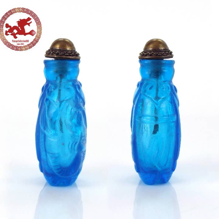 Vintagecollection888 - Vendita all'ingrosso Decorazioni da tavolo - Antica bottiglia cinese da fiuto in vetro blu intagliato.