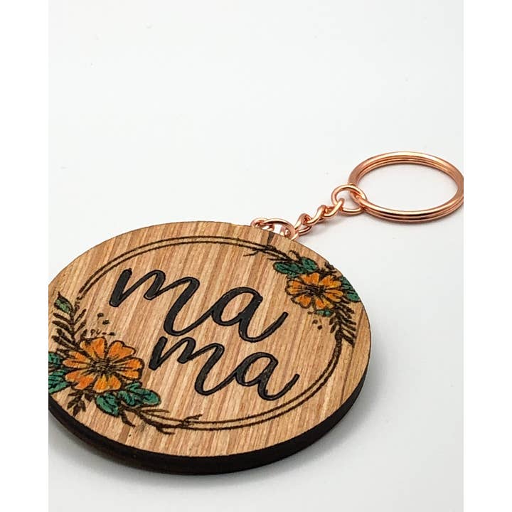 The Blended Nest – Großhandel Schlüsselanhänger – Damen – Mama Schlüsselanhänger — Holz-Schlüsselanhänger mit Gravur — Geschenk für sie — Muttertagsgeschenk — Geldbörse-Charm — Geschenk für Mama — Geschenk für Mama — kleines Geschenk für Mama6