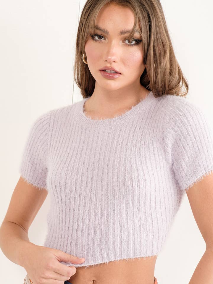 Top en maille côtelée duveteuse à dos ouvert pour la vente par Pretty Garbage