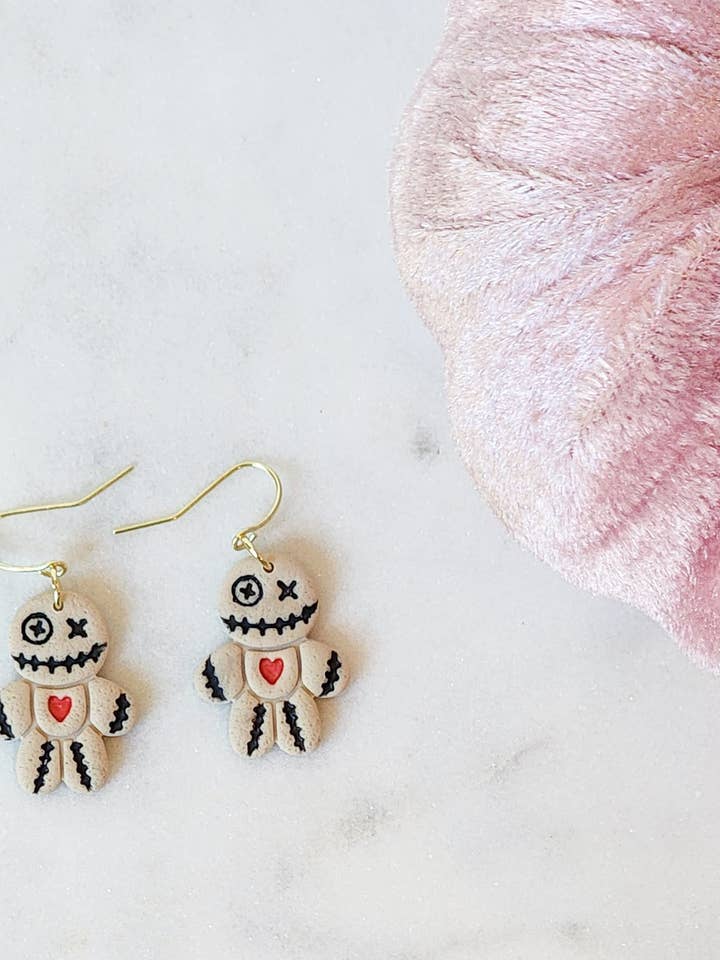 Pendentifs pour poupées vaudou pour la vente par Marbled Maven