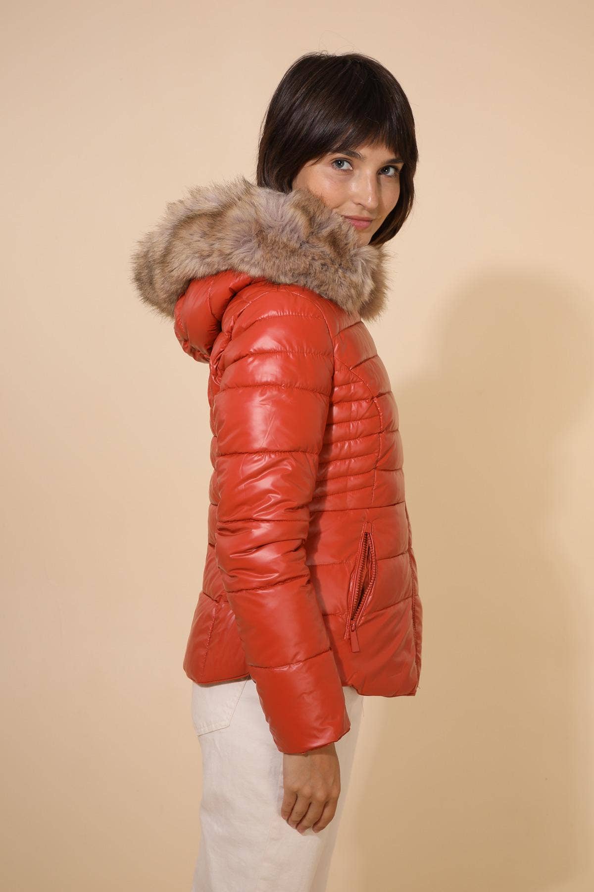 Attrait Paris - Wholesale Jacket - Women's - Metallic short puffer jacket with faux fur hood29