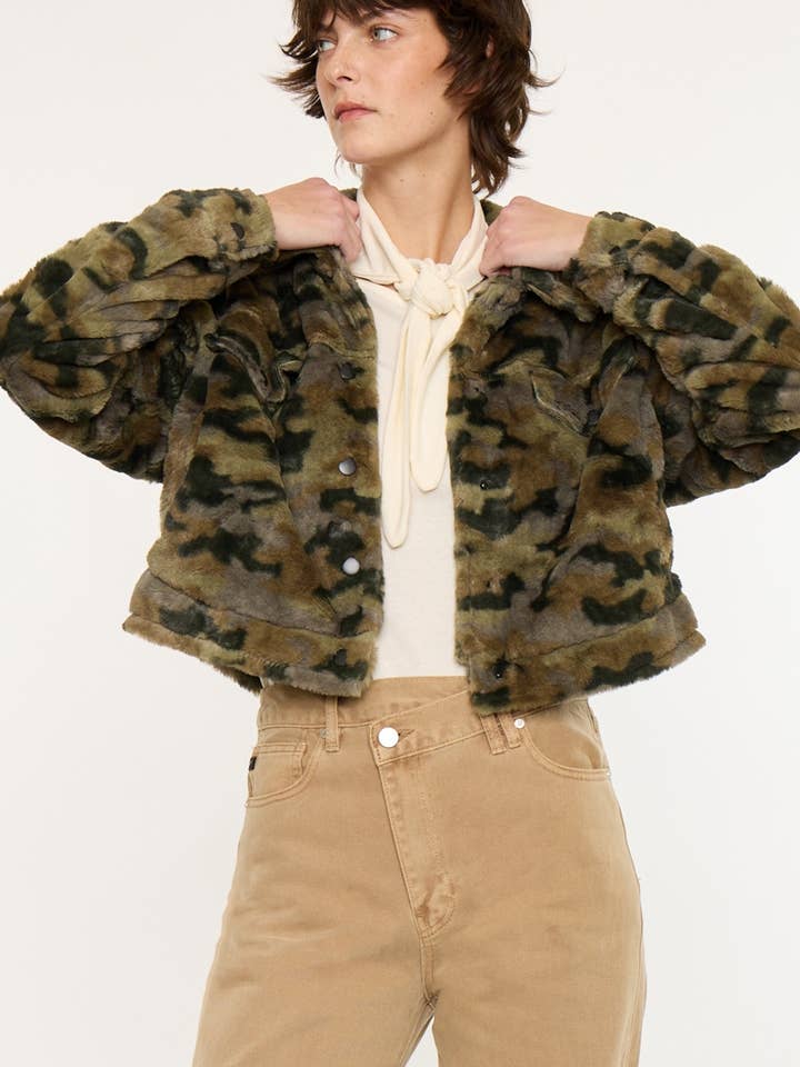 VESTE SHERPA CAMOUFLAGE À ÉPAULES DÉTENDUES-KC2003CM pour la vente par Kan Can USA