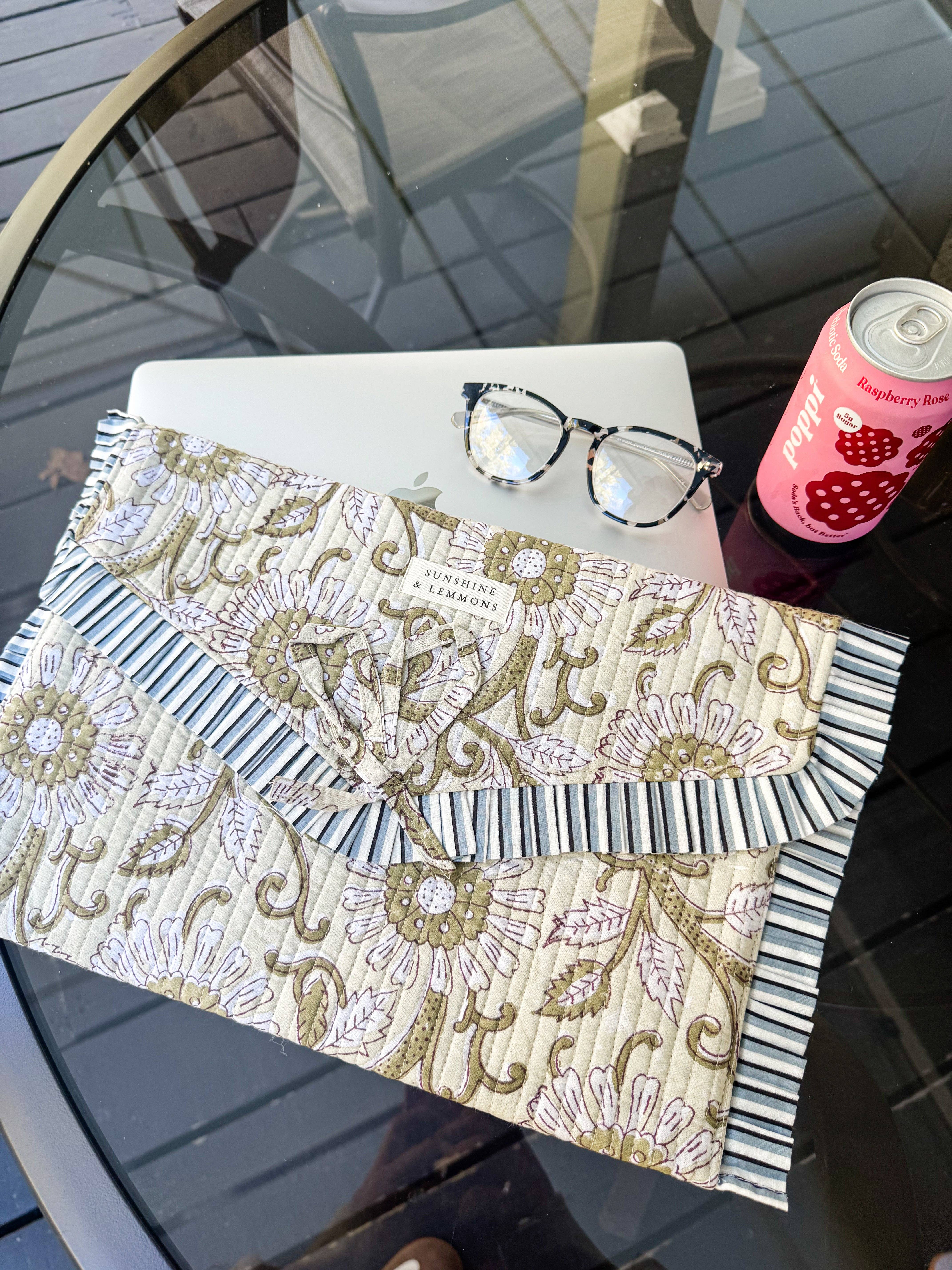 Sunshine & Lemmons - Wholesale Laptop/Tablet Case - Women's - Olivia Electronic Sleeve0