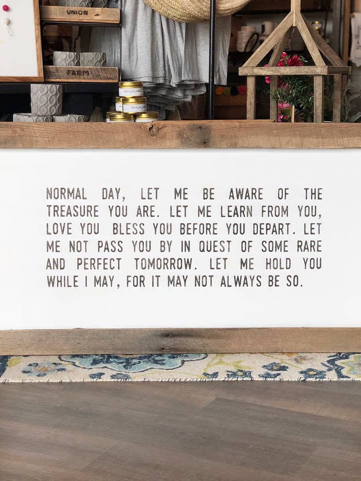 Normal dag Treasure Trä tecken för wholesale av The Shed Interiors