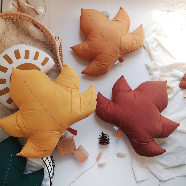 The Butter Flying - Wholesale Throw/Decorative Pillow - Leaf Decorative Pillow1