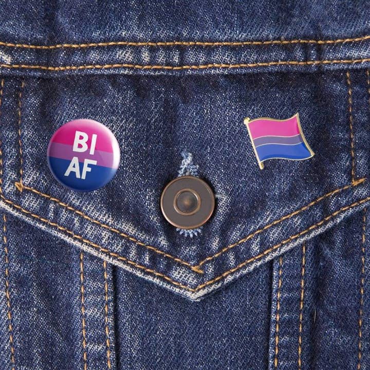 Rainbow & Co – wholesale Lapel pin/button – Bi AF Badge1