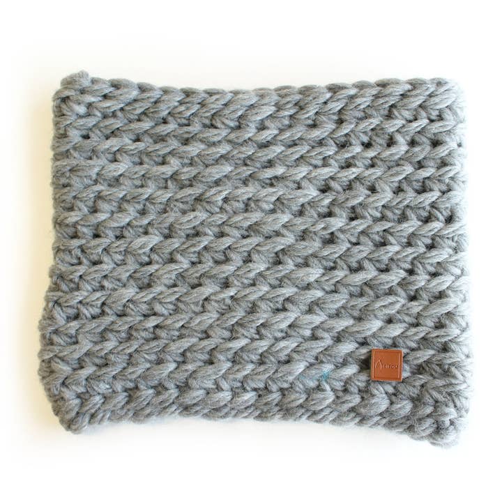 Gibou – wholesale Mössa - Dam – Handstickad halsvärmare5