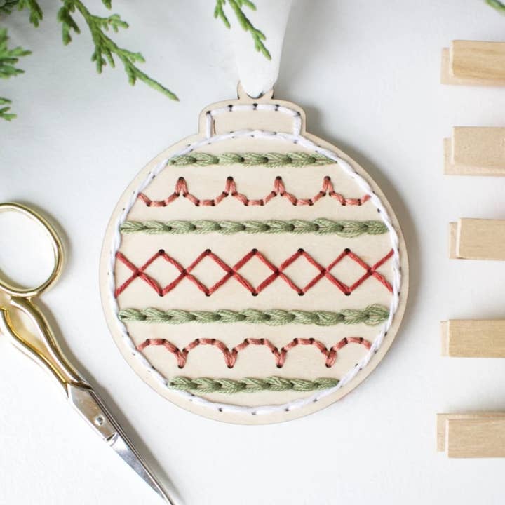The HNB House - Wholesale DIY Craft Kit - Christmas Glass Ball Ornament Embroidery DIY Kit (Style 2)