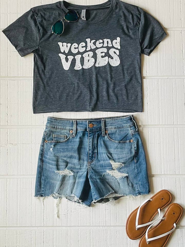 T-shirt Weekend Vibes pour la vente par Murfreesboro Made