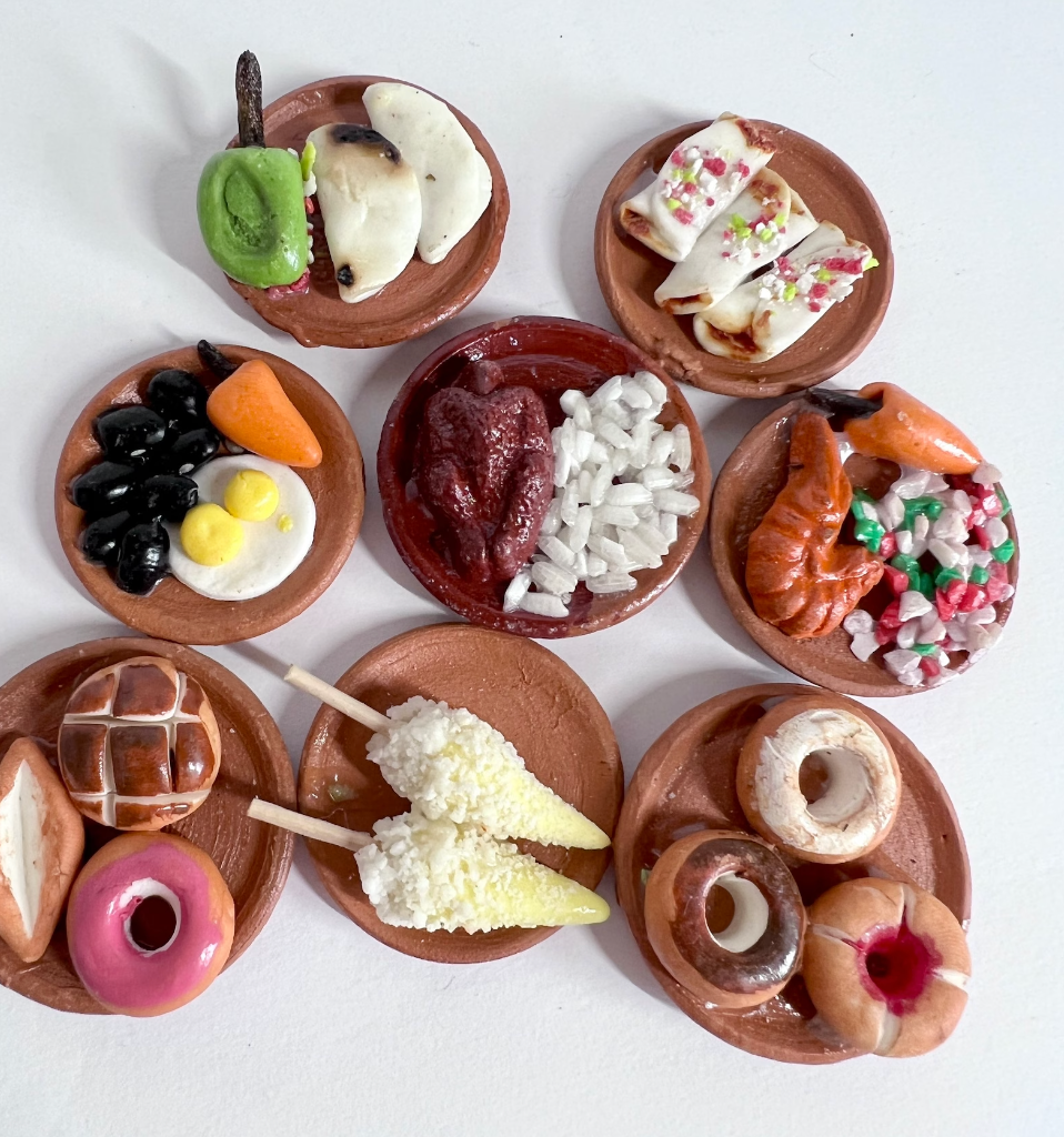 Doña Cata Art - Wholesale Decorative Plate/Dish/Bowl - Mini Mexican food dishes, tacos, pan dulce,food, miniature1
