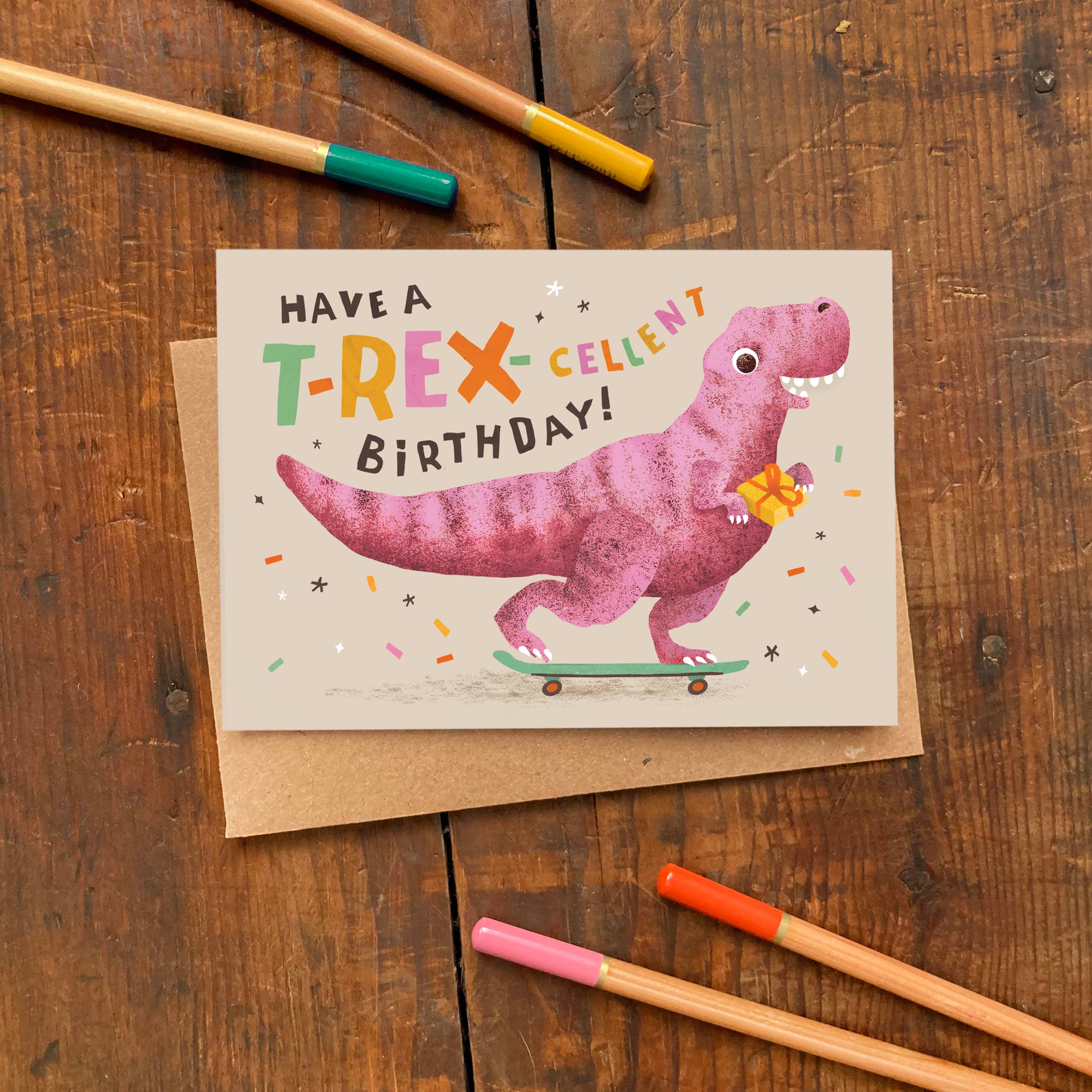 Emily Nash Illustration Greeting Cards – wholesale Födelsedagskort – Roligt födelsedagskort med T-Rex och dinosaurietema för barn1