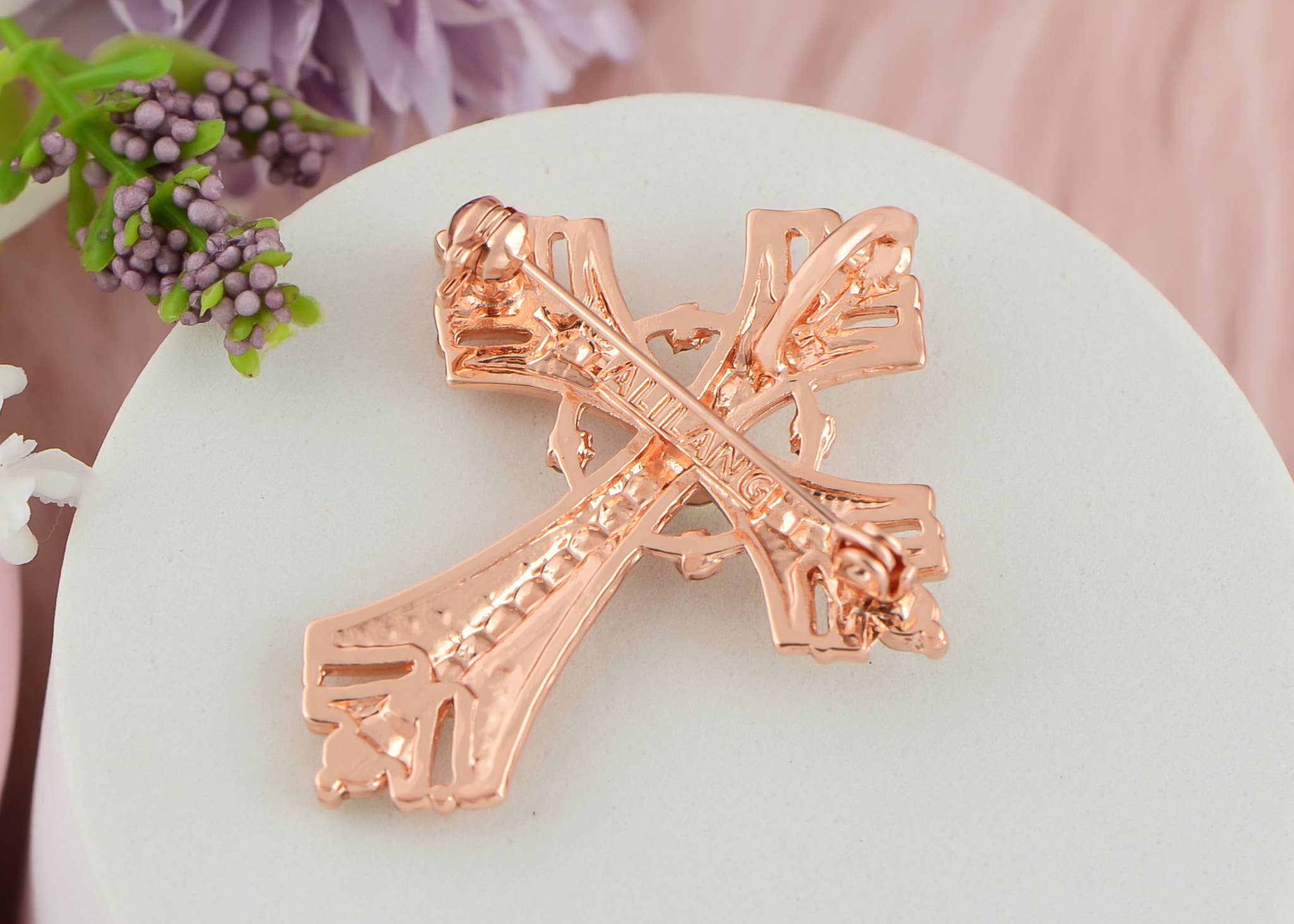 AK Brand - Vendita all'ingrosso Spille - Spilla a forma di croce religiosa argentata con strass27