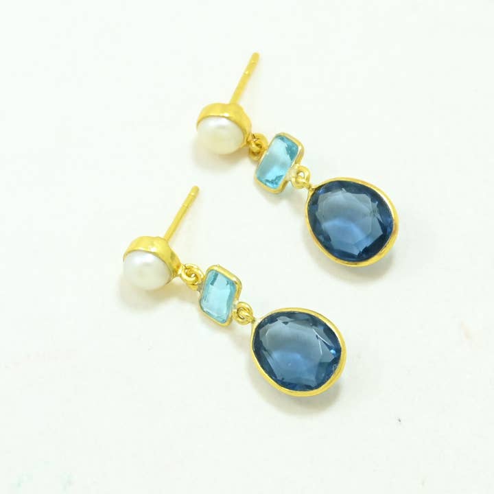 Zoe Örhänge Guld Silver 925 - Blå Topas, Iolit & Pärla för wholesale av Schmuckoo Berlin
