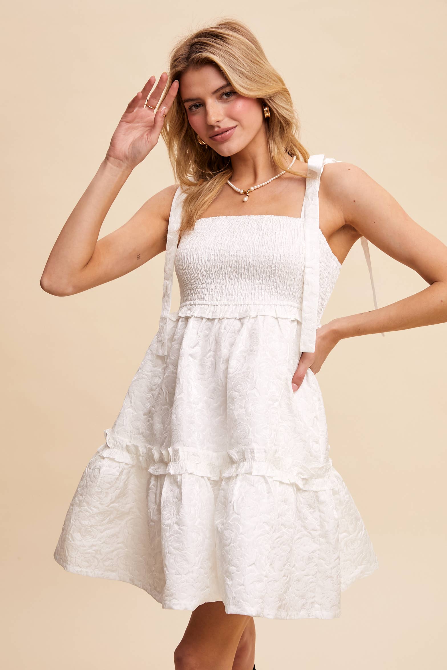 Listicle – Großhandel Kleid – Damen – Gesmoktes Minikleid mit Bindeträgern15