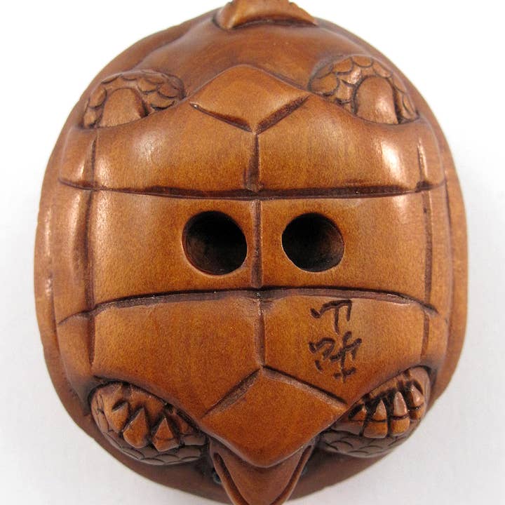 Tika - Wholesale Decorative Figurine - Boxwood Netsuke - Hiding Turtle