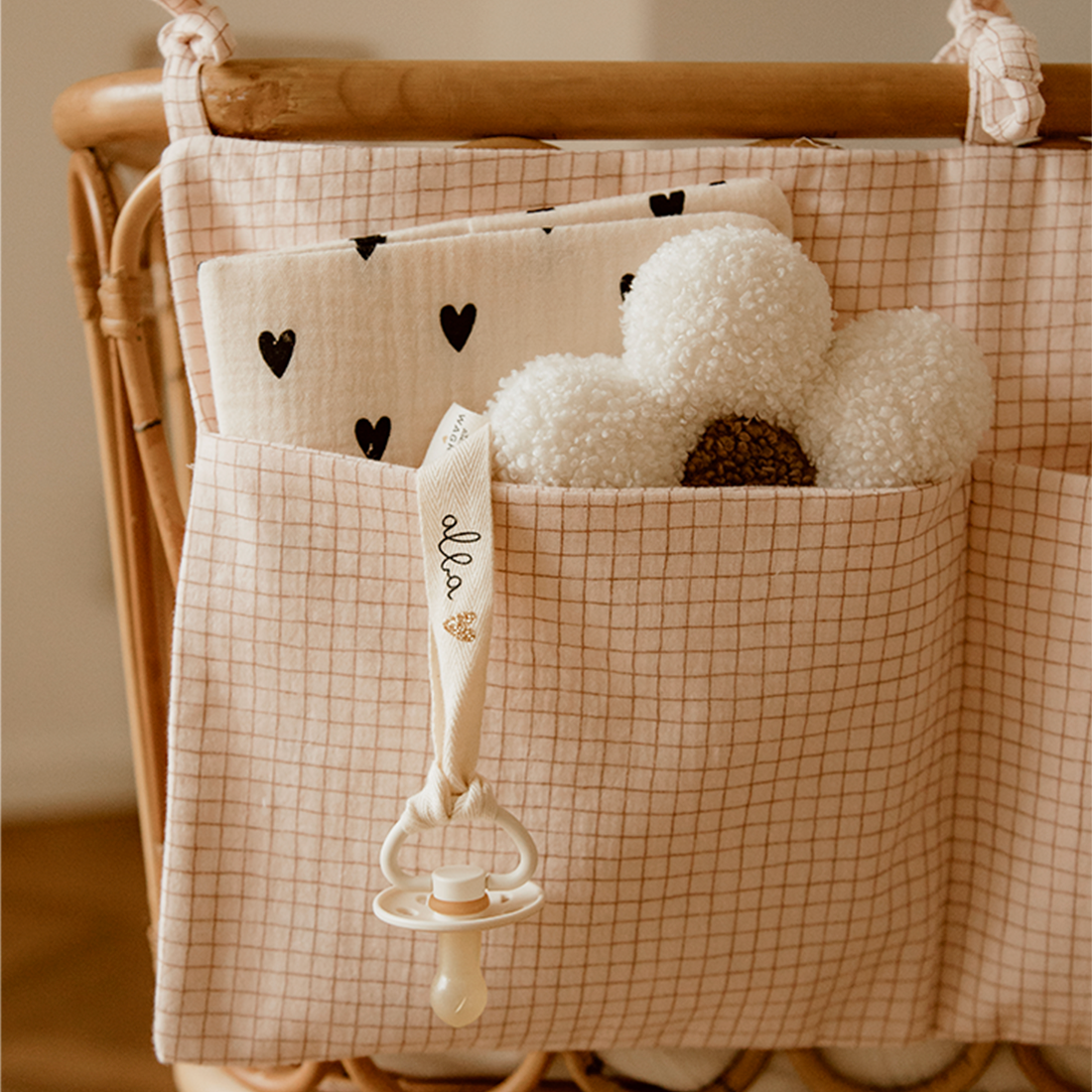 Atelier Wagram - Wholesale Pacifier Clip - Baby - Pacifier holder rattle flower plush ecru / beige2