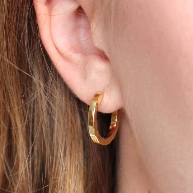 Lisa Angel – wholesale Hoop earrings – Small Hammered Gold Hoop Earrings1
