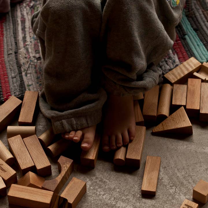 Wooden Story - Venta al por mayor Juguete de bloques - Niños y bebés - Bloques naturales en bandeja XL - 63 uds