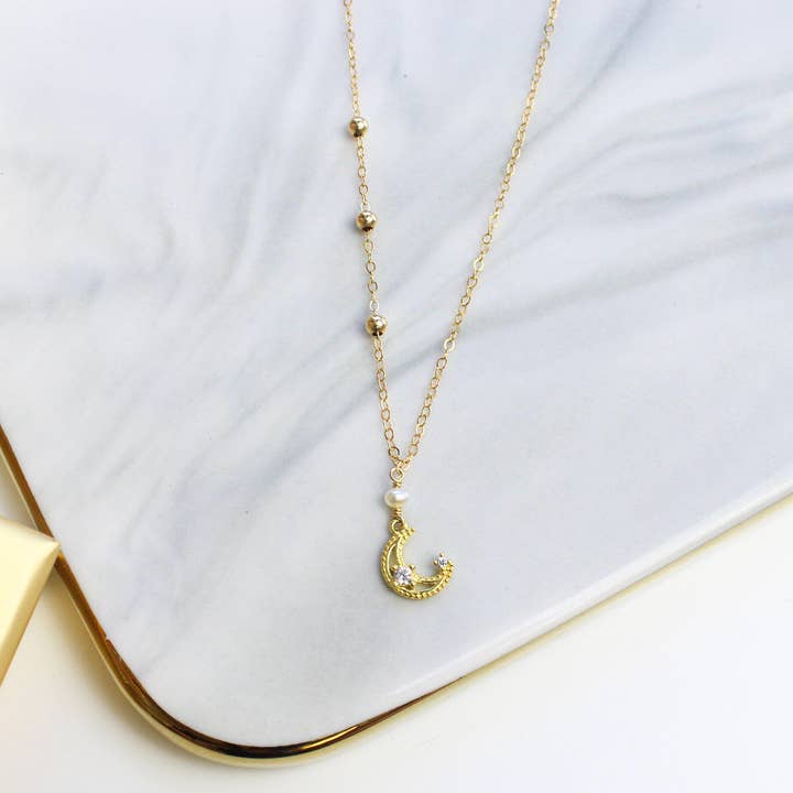 Collier Little Golden Moon pour la vente par LA MENO