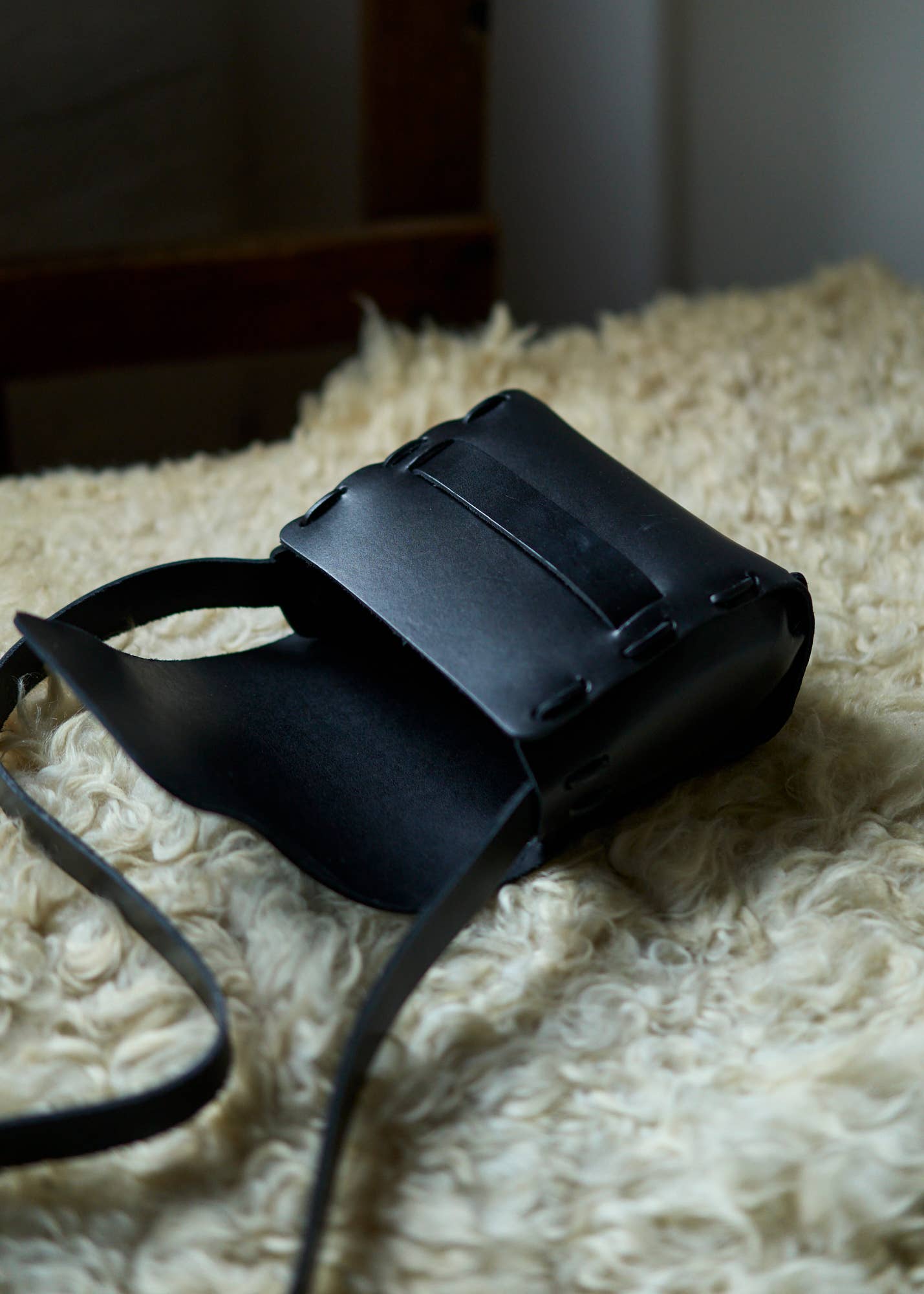 FORESTBOUND - Wholesale Crossbody Bag - Women's - Leather Saddle Bag in Black1
