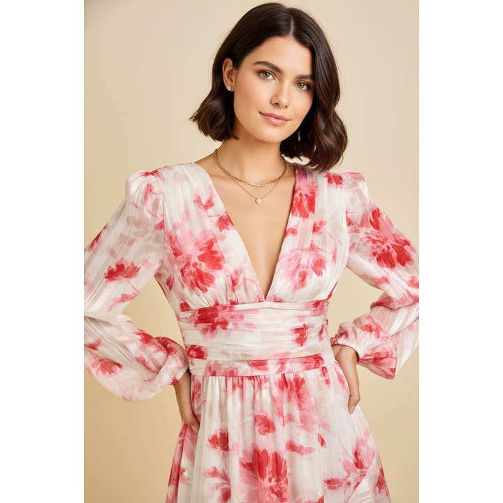 Robe maxi à ourlet asymétrique à motif floral printanier avec manches transparentes pour la vente par SKYLAR ROSE