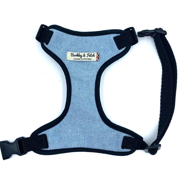 Harnais pour chien bleu pâle à chevrons pour la vente par Barkley and Fetch