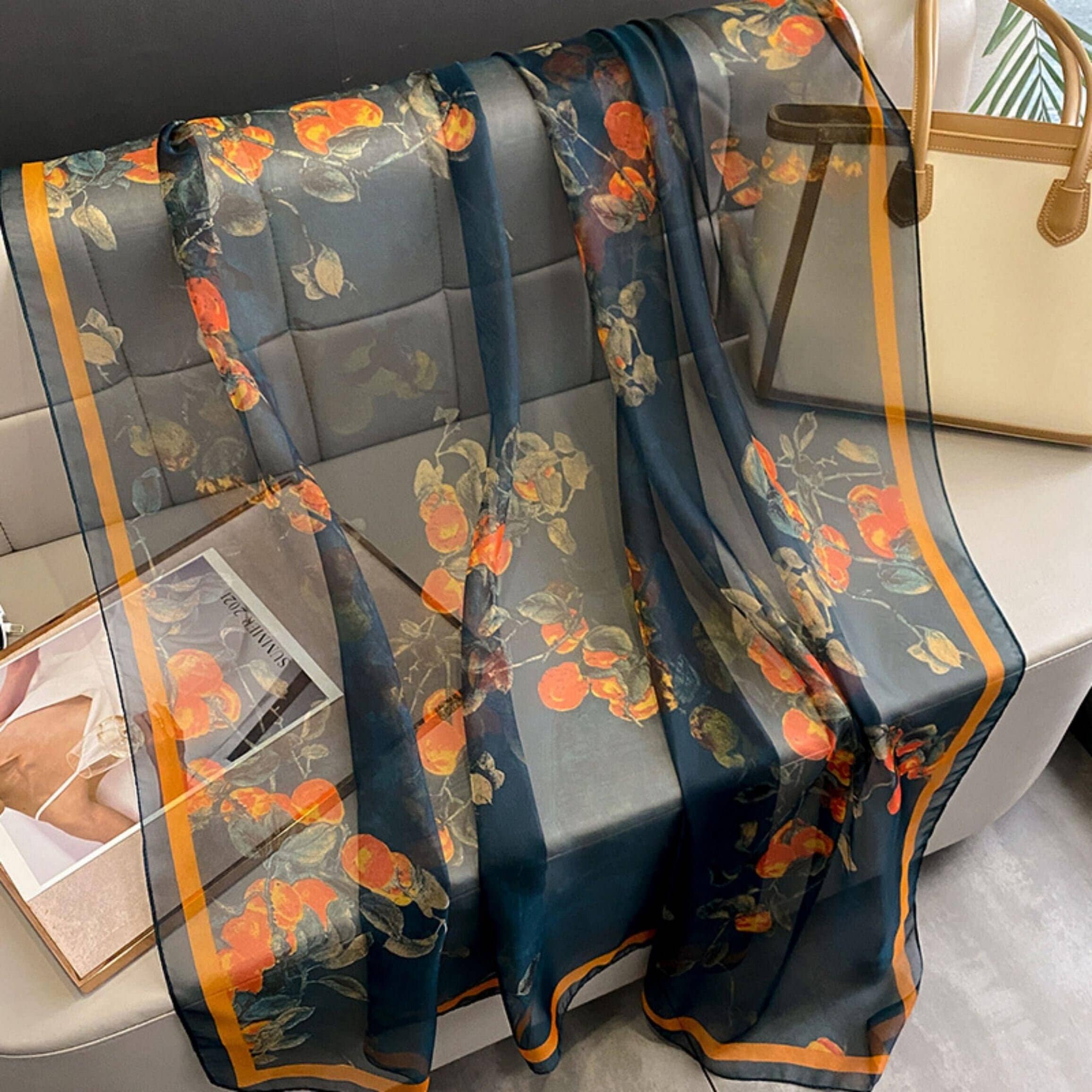 SueSilkHK – Großhandel Schal – Damen – Sommer-Sarong mit Blumenmuster / Sarong mit orientalischer Ästhetik / UV-Schutz Seidenschal / Sommer-Cape / Strandüberwurf / Geschenk für sie2