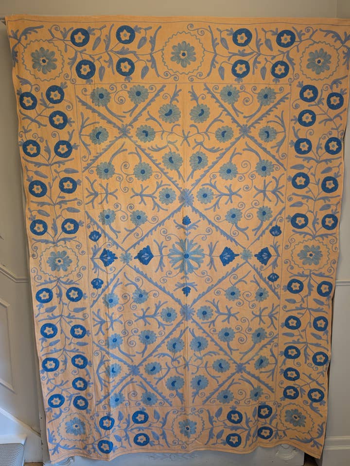 Manta Suzani 014 en tonos albaricoque y azul para venta al por mayor de LNH EDIT