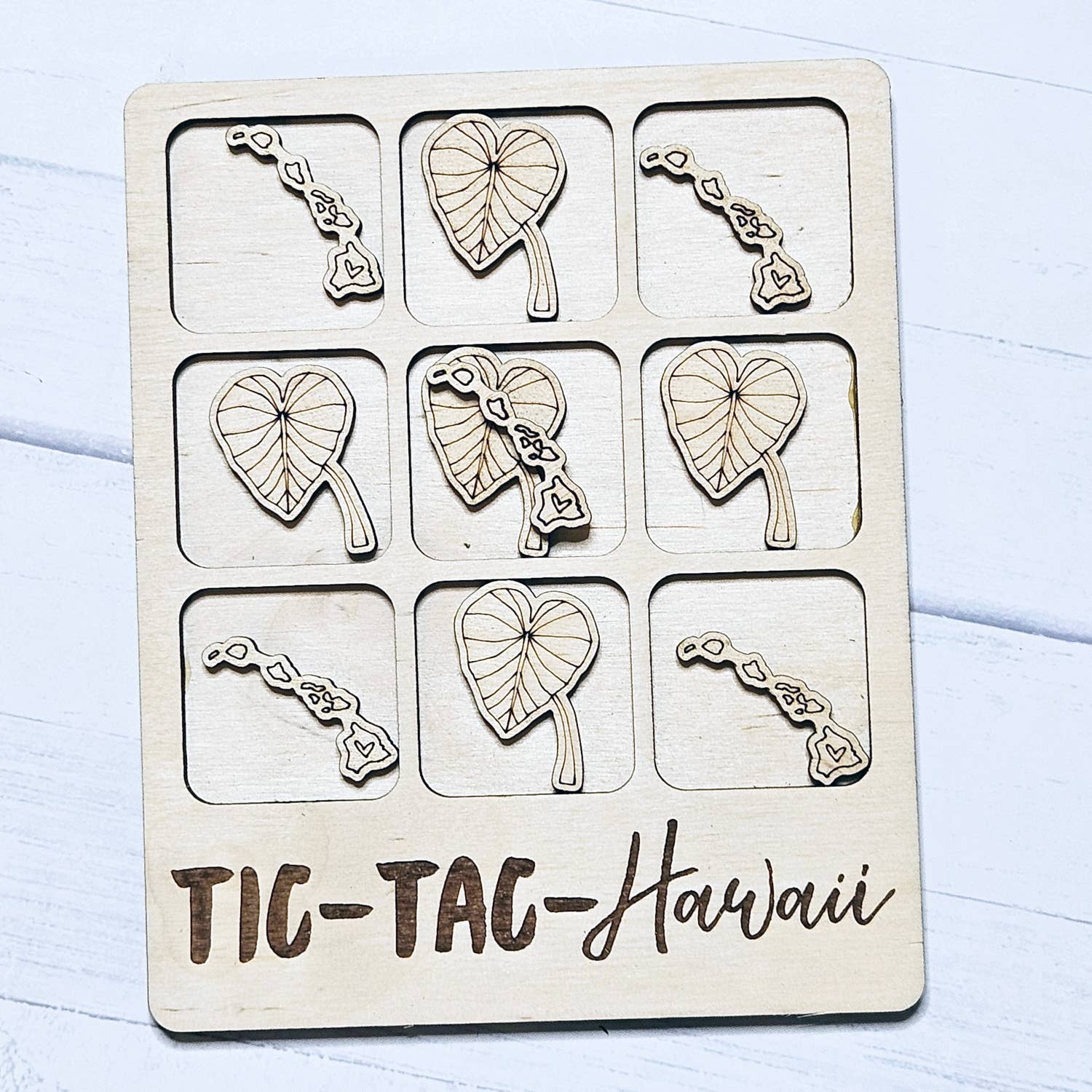 The Trendy Traveler - Wholesale Board Game - Hawaii Palm Leaf Tic-Tac-Toe Game2