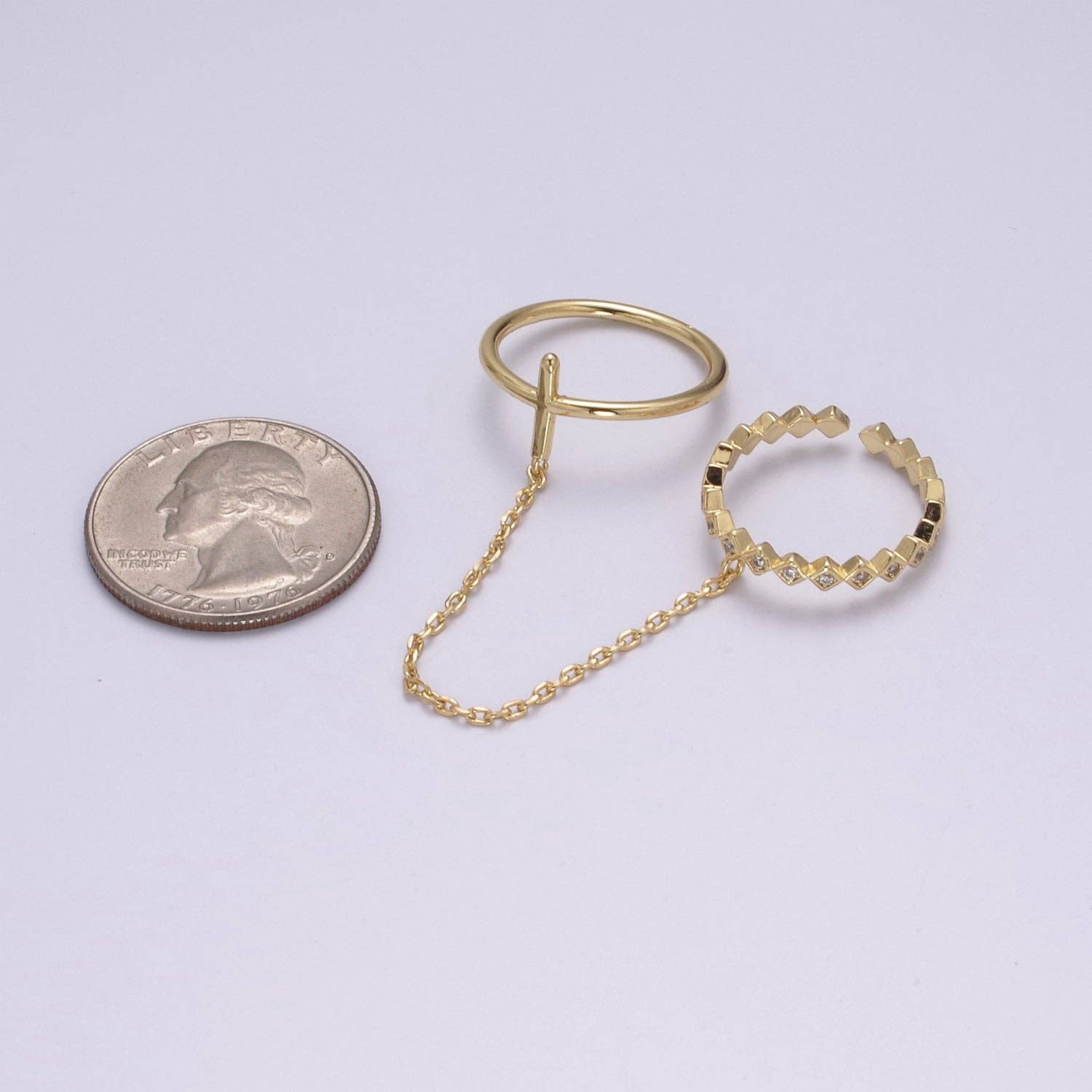 Aim Eternal - Wholesale Kettingringen - Dubbele gouden verstelbare ring met ketting en CZ U1912