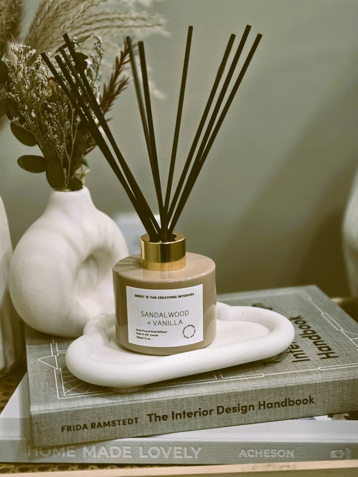 Diffuseur à roseaux Santal Vanille pour la vente par Sweet 'n' Fab Creationz Interiors