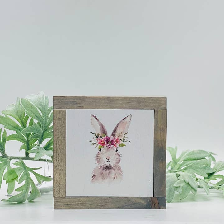 Konijntje (met bloemenhoofdband) voor wholesale door Bog Road Designs