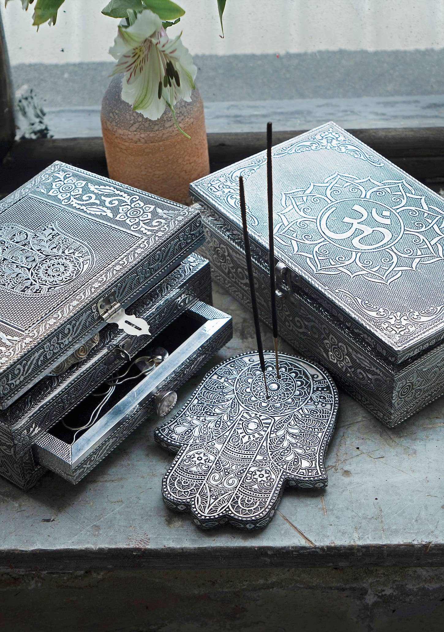 Namaste - Wholesale Jewelry Box/Organizer - Large Hamsa Silver Jewellery Box With Drawer2