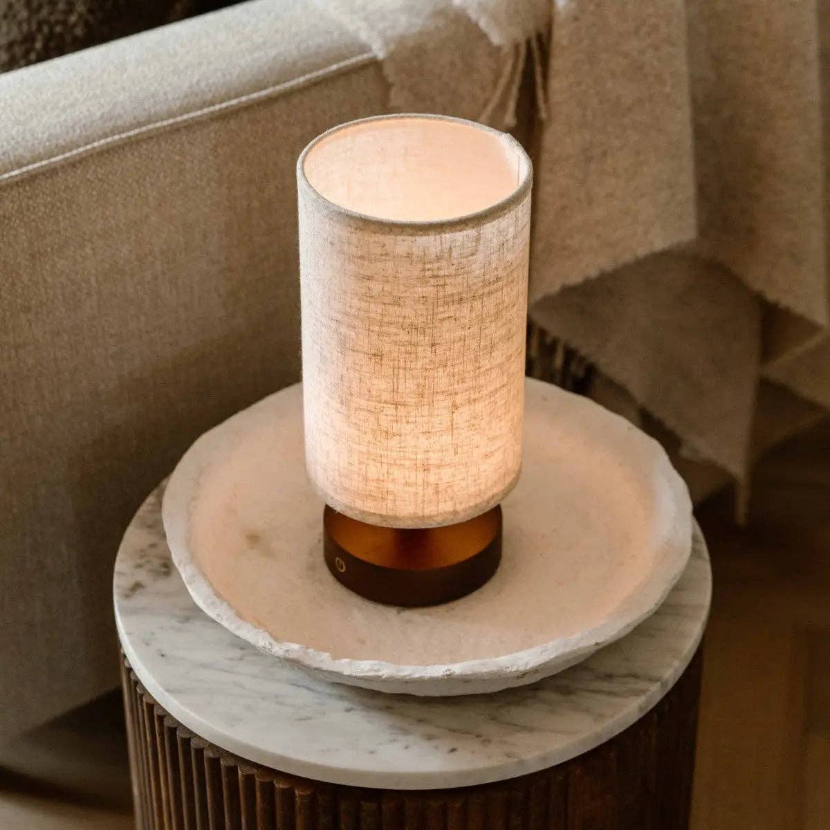 Tavellio - Vente Lampes d'appoint/de bureau - Lampe de table en bois sans fil Ben Dark Brown | Rechargeable, dimmable et jusqu'à 100 heures d'autonomie6