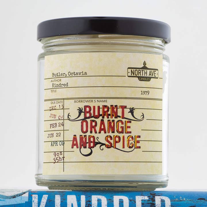 North Ave Candles - Vente Bougie en bocal - Bougie de livre, Kindred, cadeau de librairie, Octavia Butler0