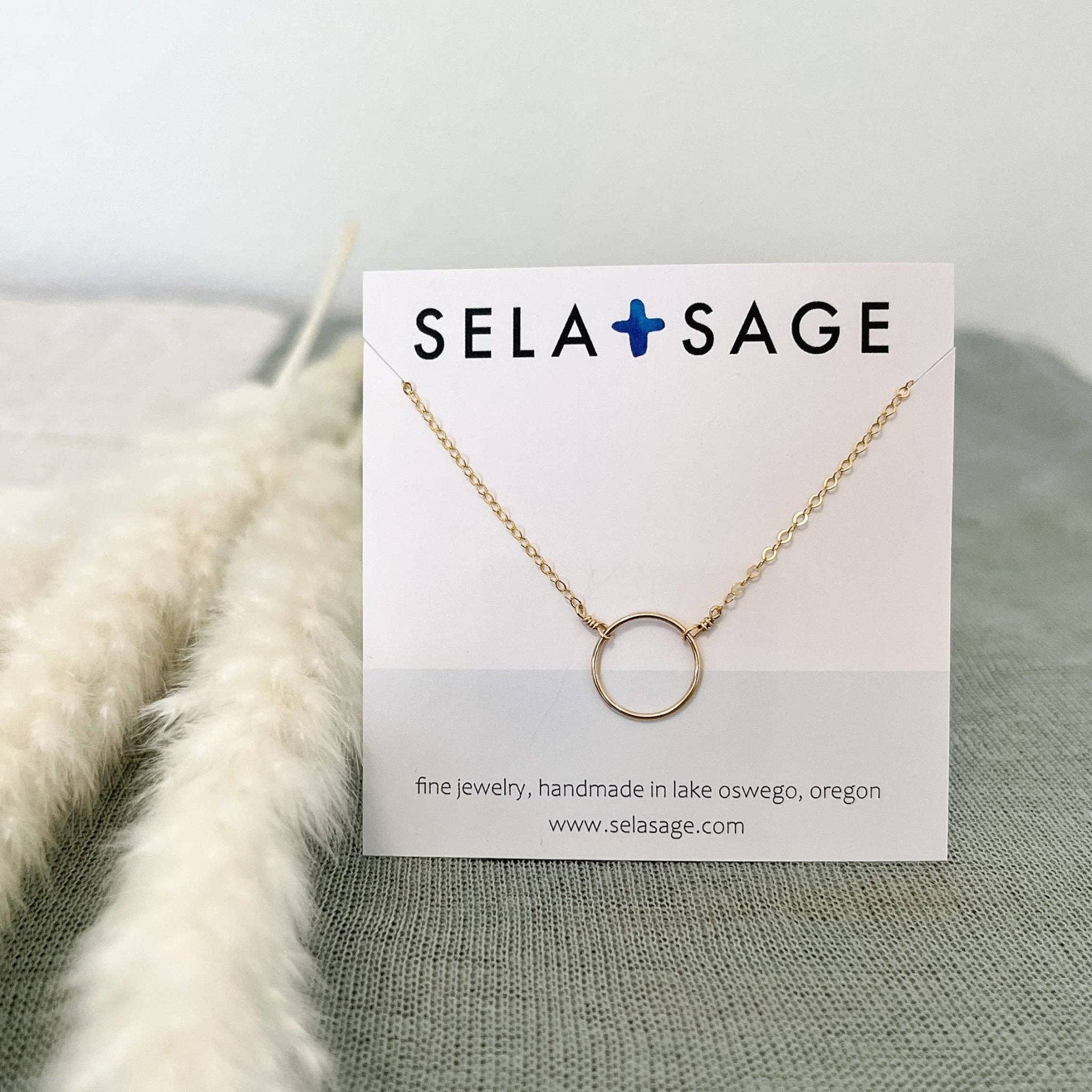 Sela+Sage – wholesale Hänge-/berlockhalsband – Oändlig cirkel halsband, Karma5