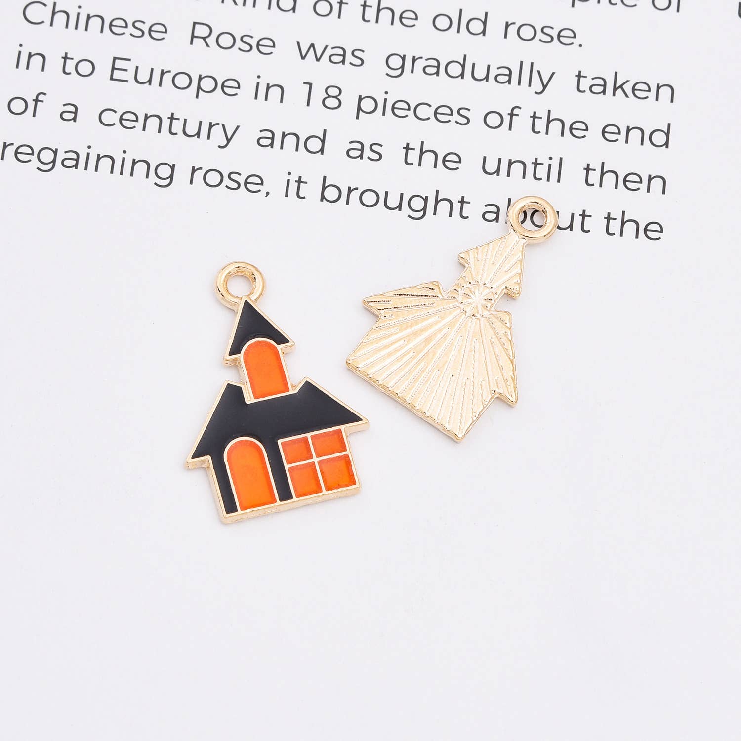 findings4uGem – wholesale Hänge-/berlockhalsband – Guldpläterad Emalj Halloween Fint Berlockhänge, CP215010