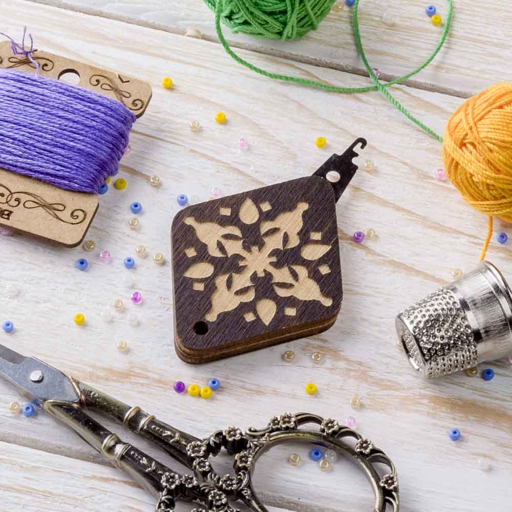 HobbyJobby - Wholesale Embroidery/Cross Stitch Supplies - Needle Threader - Wooden Needle Threader #12