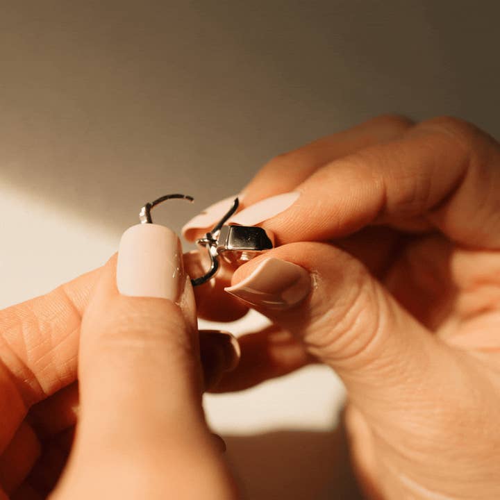 Chloe + Lois - Wholesale Hoop Earrings - Luxe Asscher Hoops4