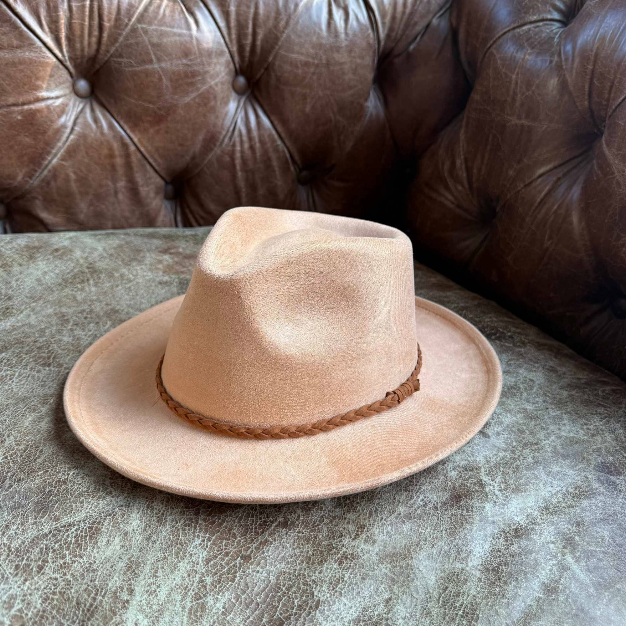 Queens INC - Wholesale Hat Accessory - Women's - Stiff Brim Rancher in  Suede Hat W/ Braided Suede Belt22