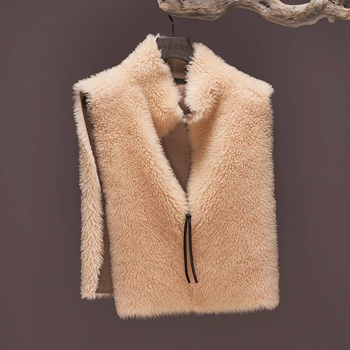 Fehli reversible sheepskin vest. Hell for wholesale by AYASSE