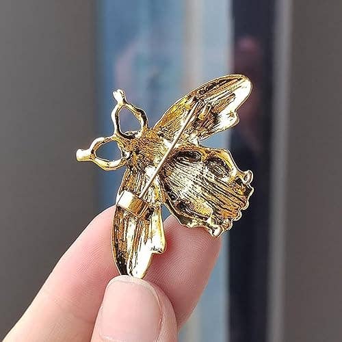 Magnifique Hearts - Wholesale Brooch - Vintage Glam Bee Brooch Collection, Classic Brooches