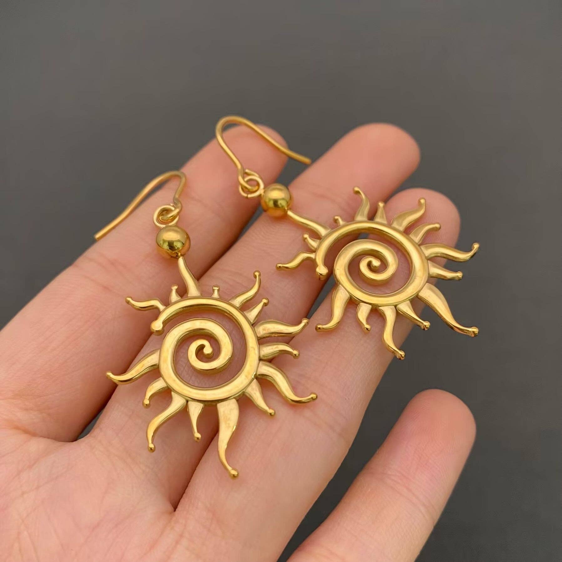 Mio Queena - Wholesale Huggie Earrings - Vortex Sun 18K Gold Plated S.Steel Dangle Earrings - FGS0