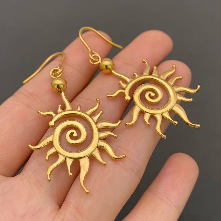 Mio Queena - Wholesale Huggie Earrings - Vortex Sun 18K Gold Plated S.Steel Dangle Earrings - FGS0